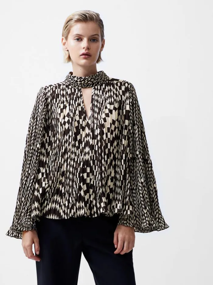 French Connection Tops Fern Arie Pleated Ella Crepe Top Classic Creamblackout 8211 Woman