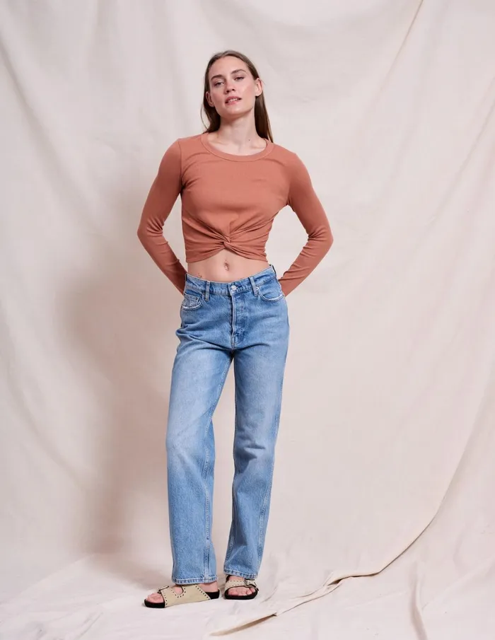 Sundry Clothing Tees Women Women039s Front Twist Tee In Vintage Rust Vintage Rust Sundry Clothing Tees Women Women039s Front Twist Tee In Vintage Rust Vintage Rust