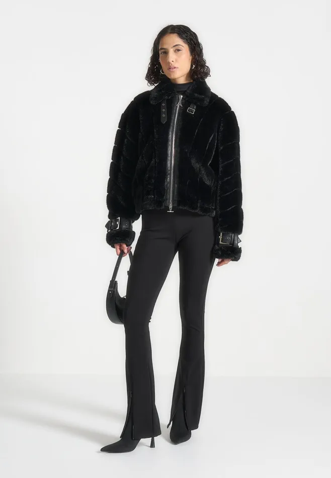 Women Manire De Voir Oversized Ribbed Plush Jacket With Lapel Black