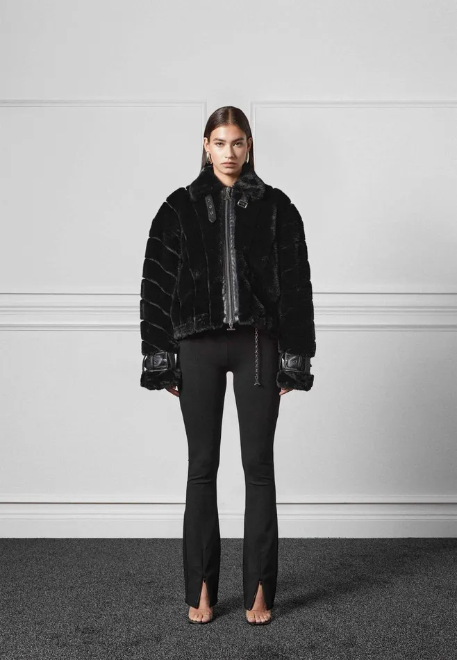 Women Manire De Voir Oversized Ribbed Plush Jacket With Lapel Black