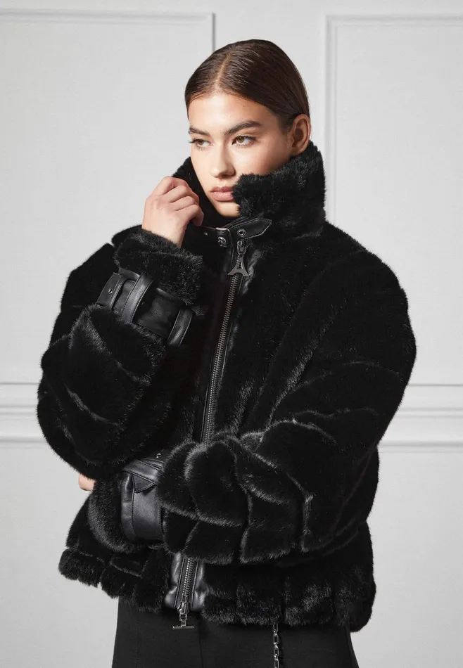 Women Manire De Voir Oversized Ribbed Plush Jacket With Lapel Black
