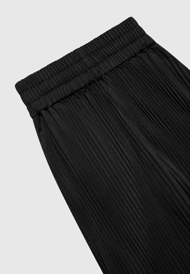 Women Manire De Voir Pleated Trousers Black