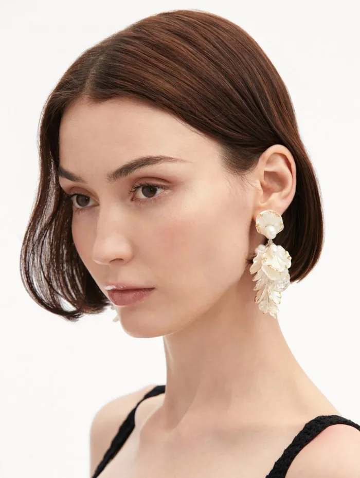 Women Oscar De La Renta Earrings Mother Of Pearl Flower Earrings Ivory Women Oscar De La Renta Earrings Mother Of Pearl Flower Earrings Ivory